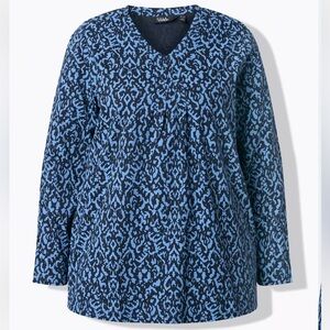 EUC Ulla Popken Sz 20 navy/light blue Geometric Pleated Tee 3/4 sleeve, v-neck